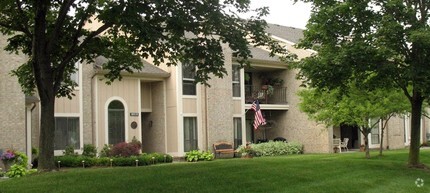 Private Entrances - Manors at Knollwood