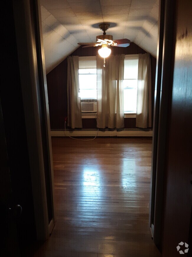 Apartments under 2,500 in West Lawn PA 4 Rentals