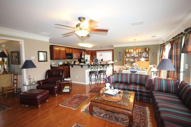 Building Photo - 302 Balaban Cir