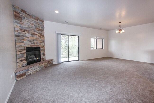 Building Photo - 3 bed 3 bath Townhome in Boulder Park - APPLICATION PENDING