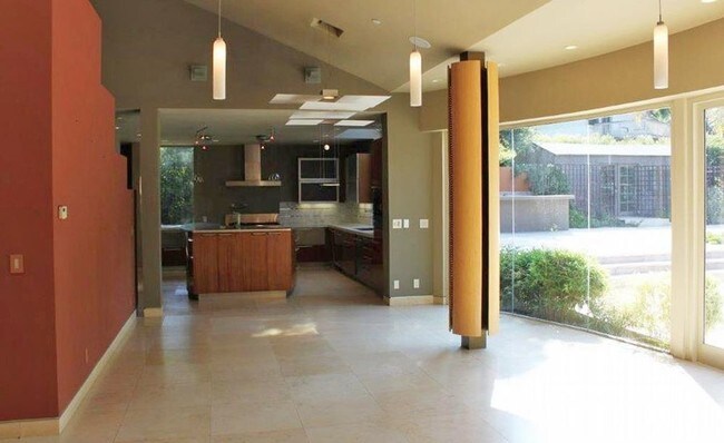 Foto del edificio - 2151 Green Acres Ln