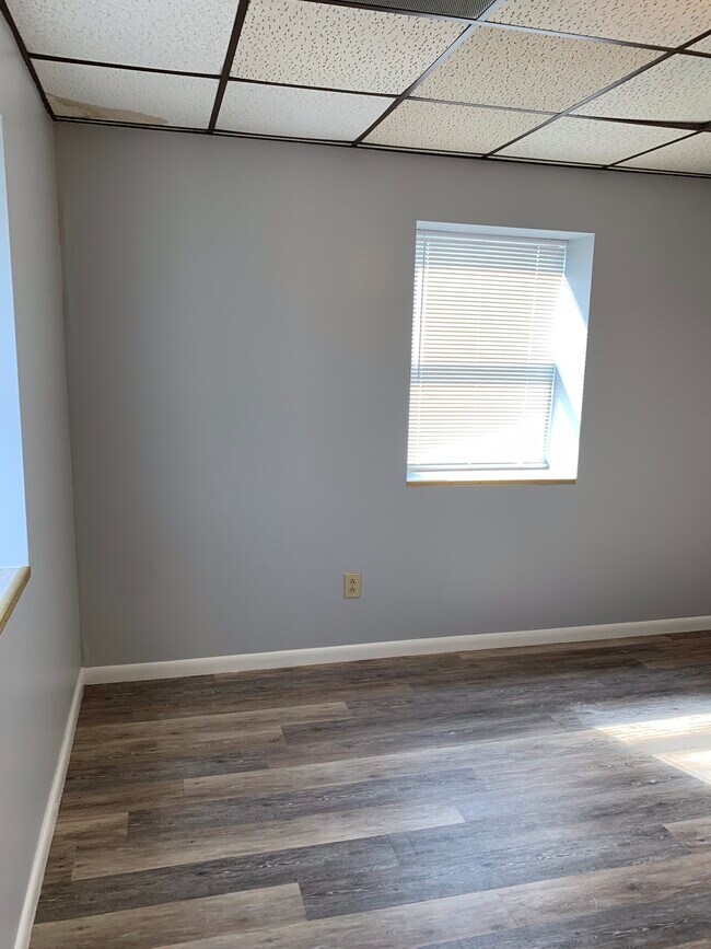 Building Photo - 54 W Craig St