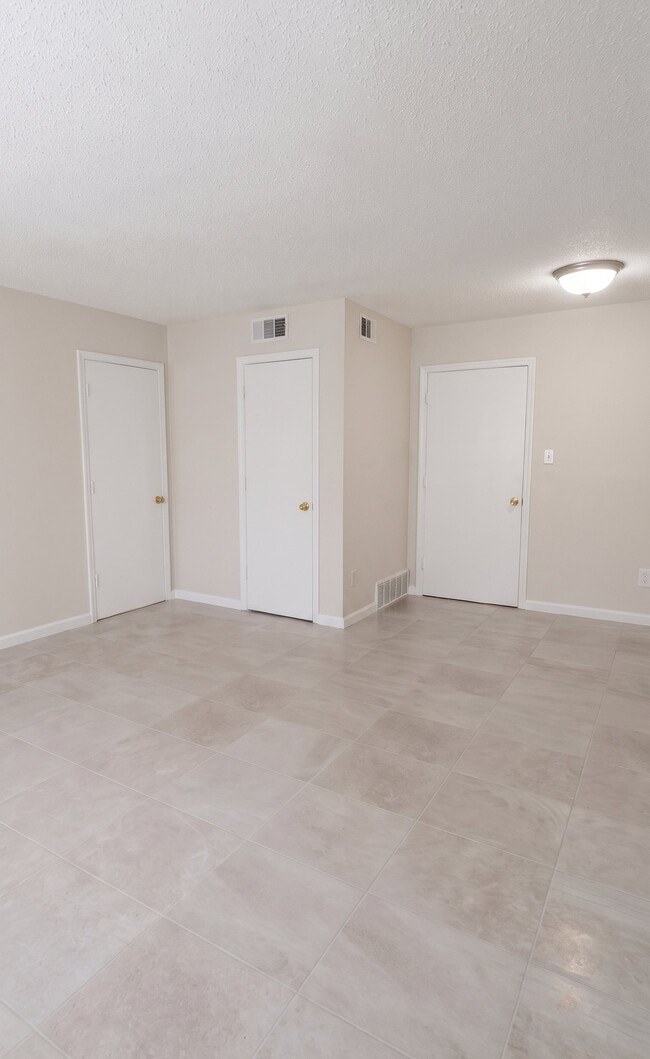 Building Photo - 176 Hillview Ave