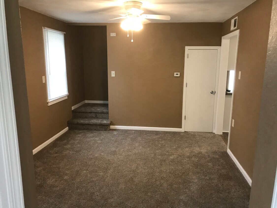 Primary Photo - 3920 Chalmers Ave