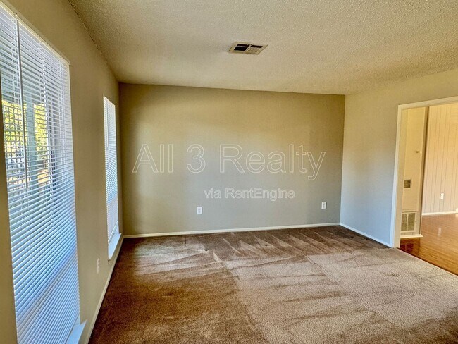 Building Photo - 6204 Lycoming Rd