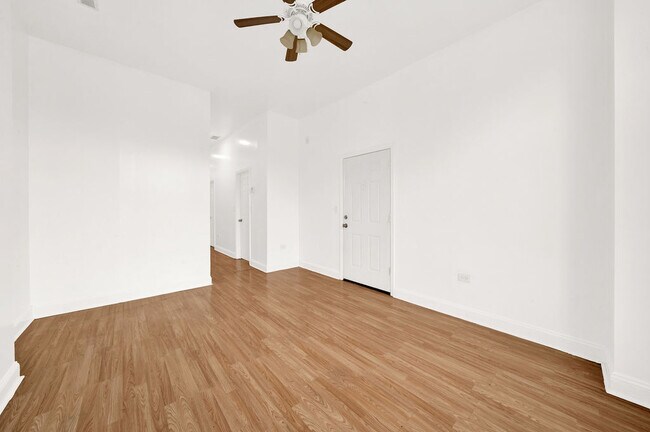 Foto del edificio - 2638 W Adams St