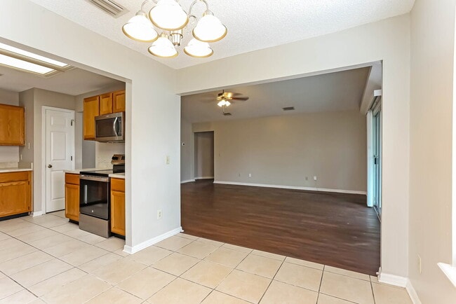 Building Photo - 7806 Collins Ridge Blvd
