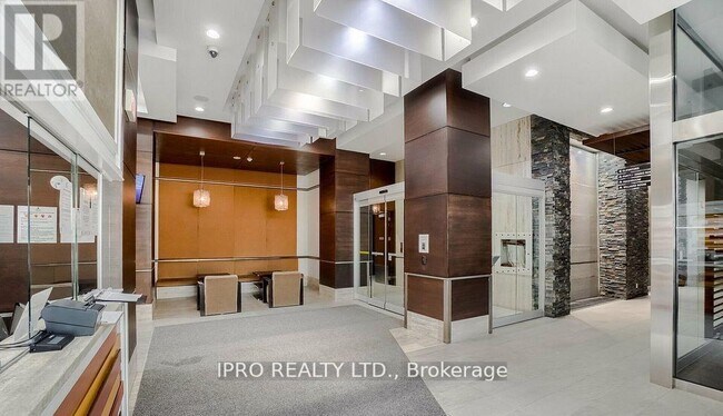 Photo du bâtiment - 330-1330 Burnhamthorpe Rd W