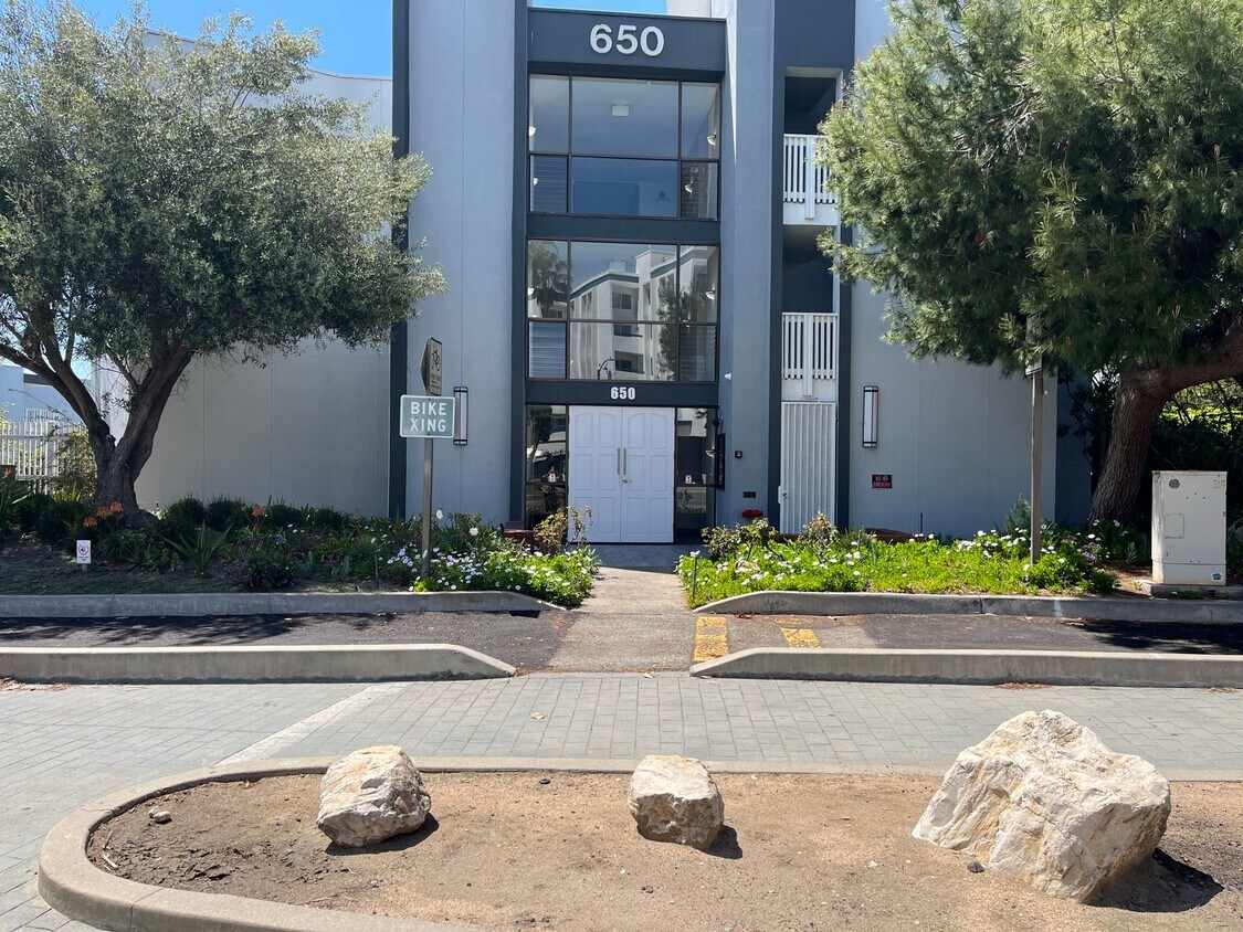 650 The Village Unit 108, Redondo Beach, CA 90277 Condo for Rent in