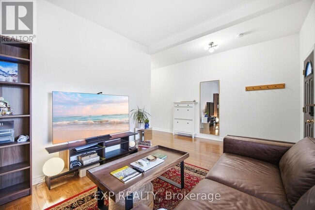 Photo du bâtiment - 402 Woodfield Rd.