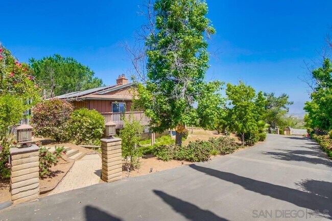 Building Photo - 145 La Cresta Heights Rd