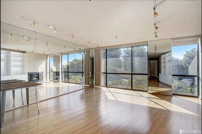 Foto del edificio - 1 Bed/1 Bath In Pacific Heights with Parking and Roof Deck