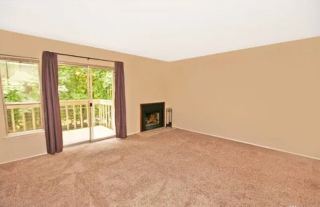 Foto del edificio - Serene Park-Like Sanctuary | Large Updated Townhome with Wooded Views, 3 bathrooms and 2 large be...