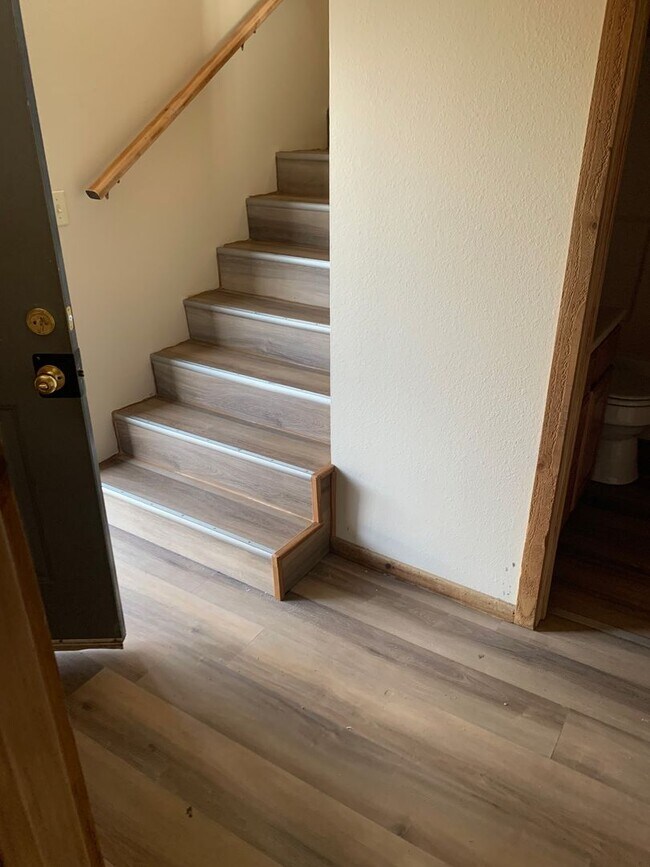 Foto del edificio - Duplex Available in Forsyth!