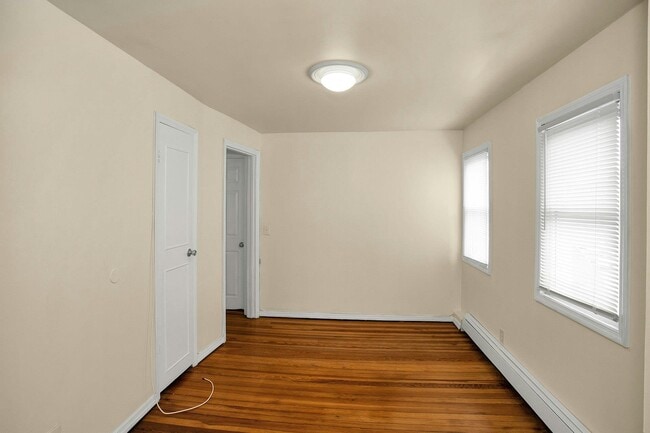 Building Photo - 217 Rocklyn Ave