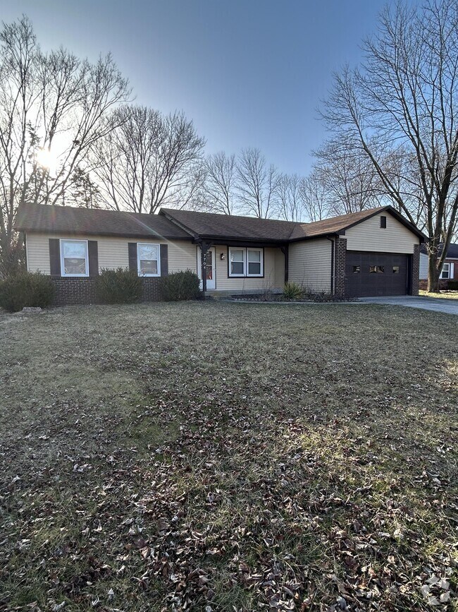 Franklin Meadows Apartments for Rent with Hardwood Floors