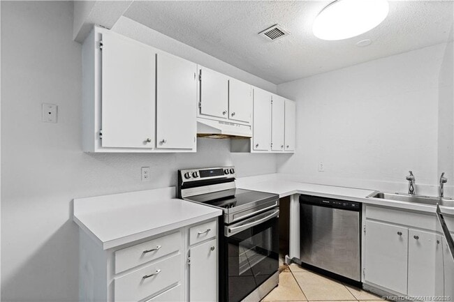 Photo - 2118 SE Edler Drive Unit B Apartment