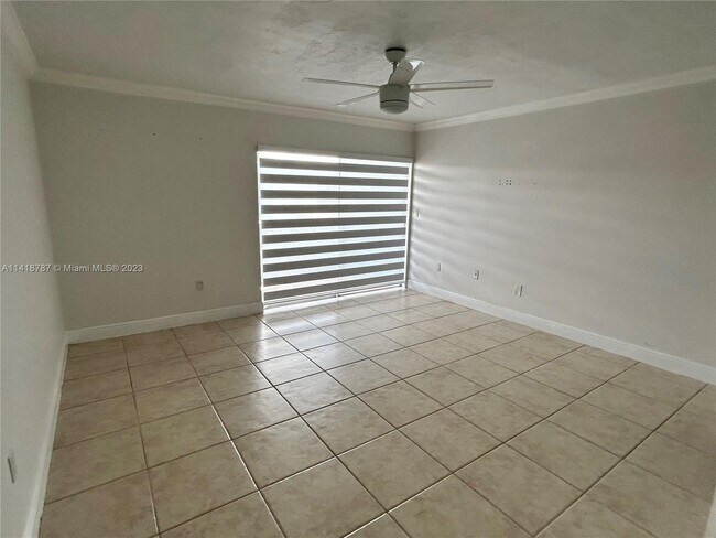 Building Photo - 9371 Fontainebleau Blvd