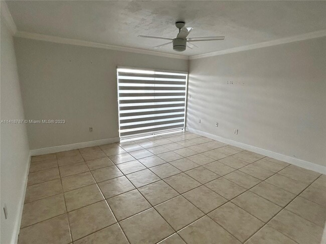 Building Photo - 9371 Fontainebleau Blvd