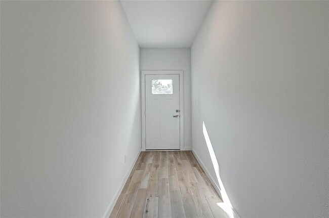 Building Photo - 3523 Contempo Dr