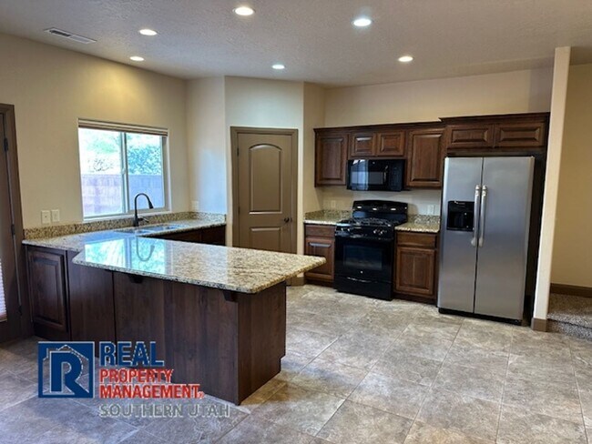 Building Photo - Washington Townhome