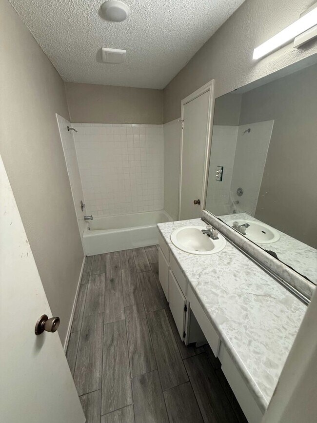 Foto del edificio - 1204 Greenbriar Loop