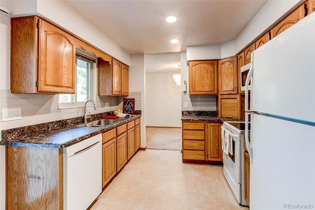 Building Photo - 1357 S Oswego Ct