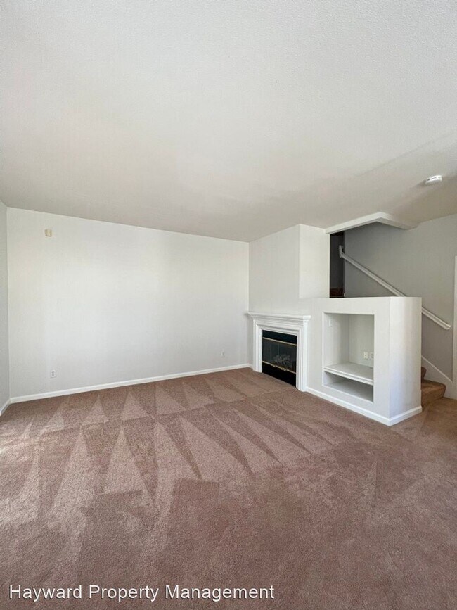 Building Photo - 2 br, 2.5 bath House - 3444 Dayton Common