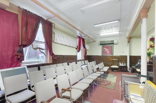 Building Photo - 190 Cebra Ave