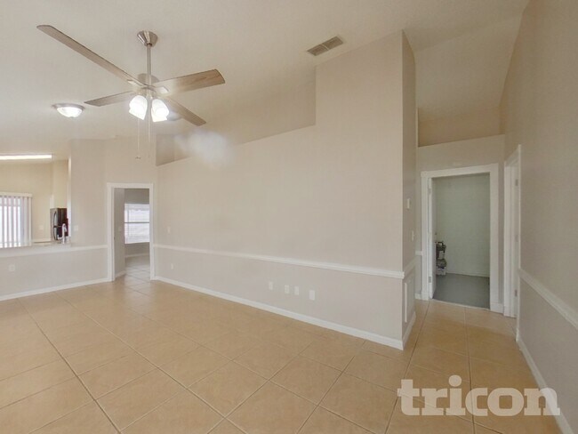Foto del edificio - 9743 Red Clover Ave