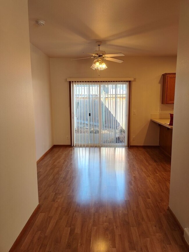 Foto del edificio - 3328 Lake Glenn Dr