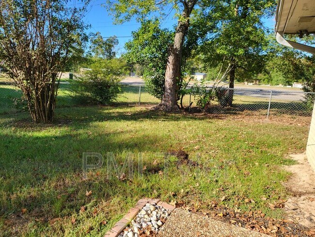 Building Photo - 10855 Chickasha Dr