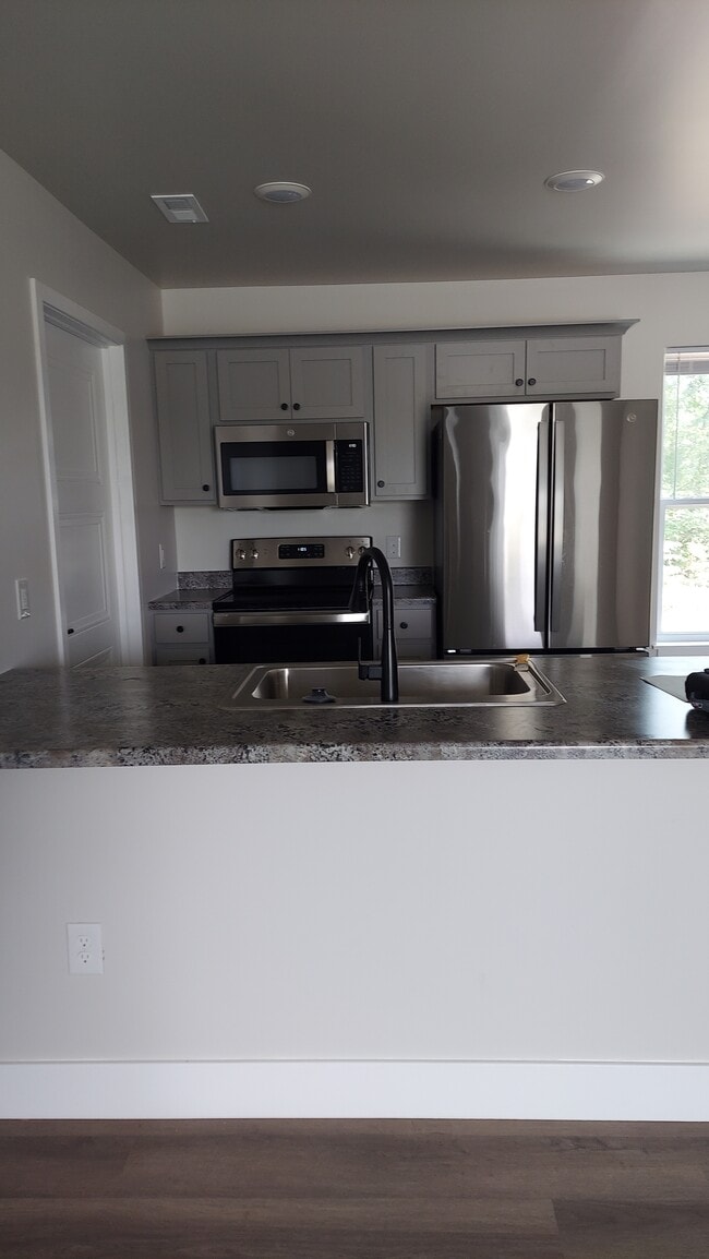 Building Photo - 505 Eagle