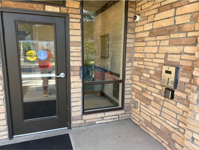 Foto del edificio - 2241 Limon Dr