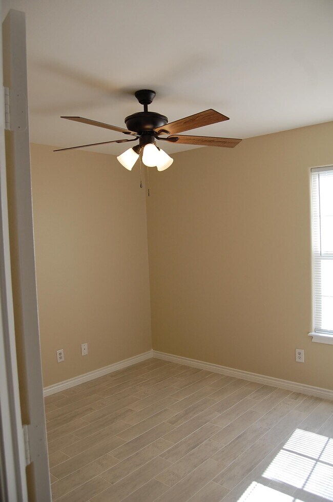 Foto del edificio - 1007 Warren Ave