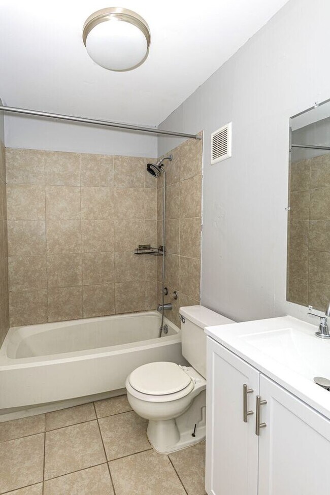 Foto del edificio - 3 Bedroom, 2 Bath Townhouse – Southeast Or...