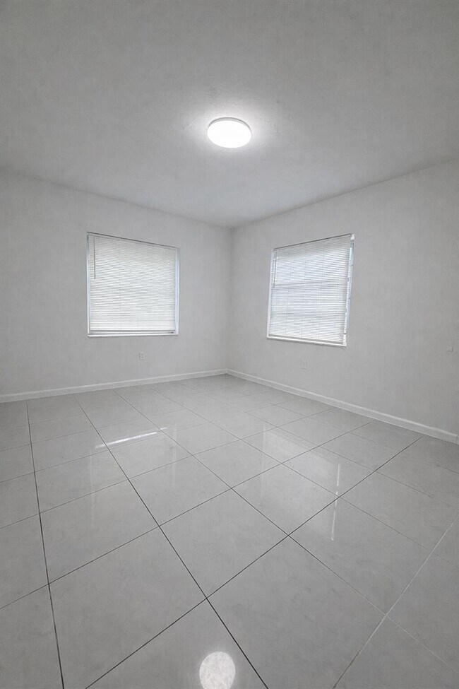 Foto del edificio - 1942-1946 Funston St