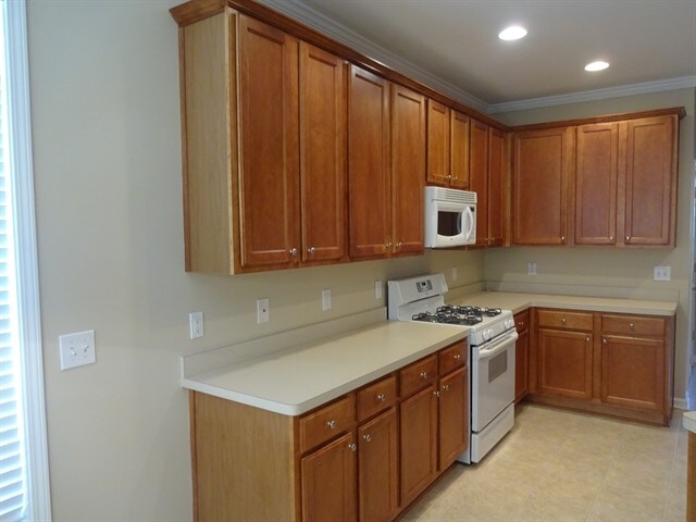 Building Photo - 301 Abbey Court