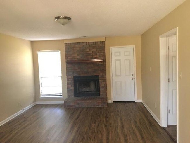Building Photo - 4295 Rosswood Dr.