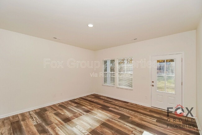 Building Photo - 467 Elm St