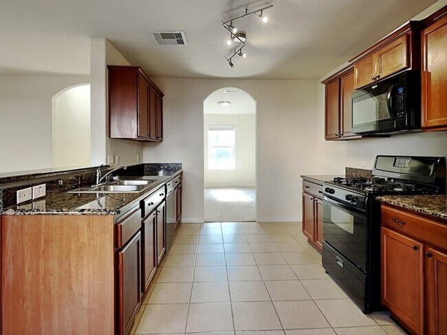 Building Photo - The Charm of Chateau Woods