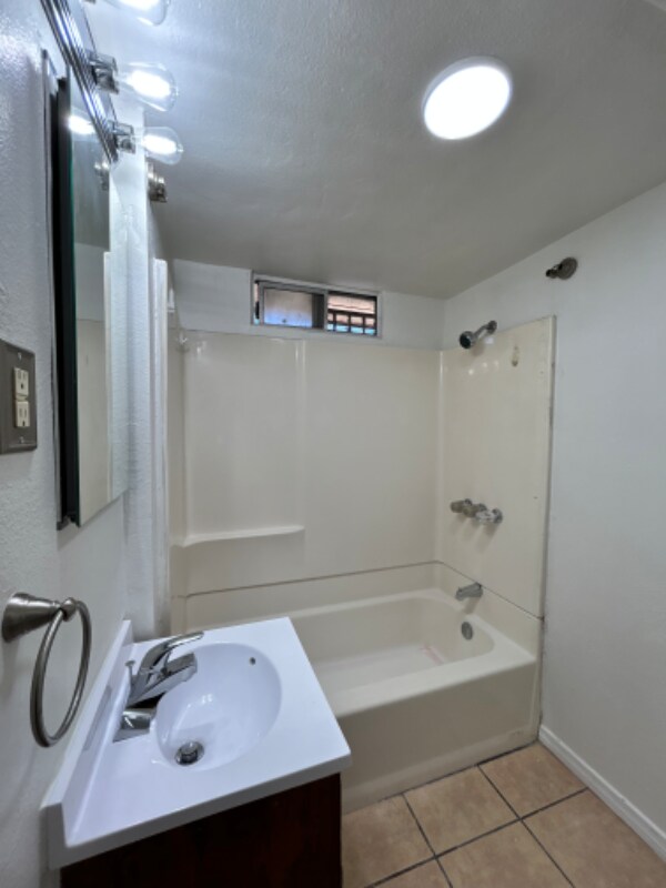 Building Photo - 132 E 60th St