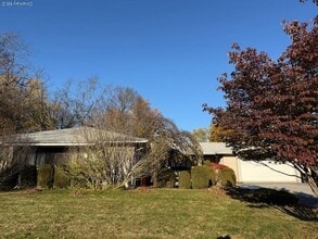 Building Photo - 9 Truman Ct