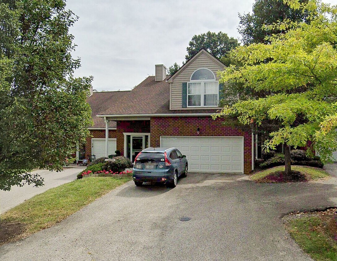 Primary Photo - 1070 Oak Tree Blvd NW