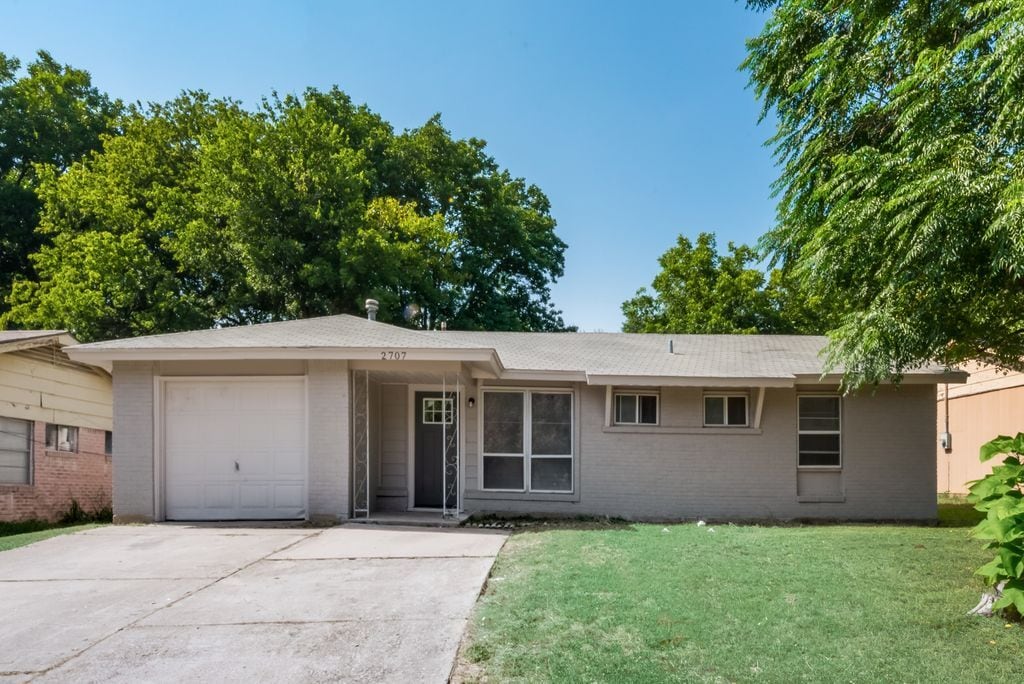 2707 Roberts Cir, Arlington, TX 76010 House Rental in Arlington, TX