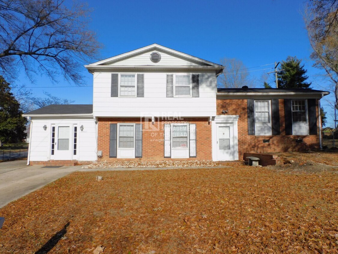 Primary Photo - 4BR/2BA Home off Four Season Blvd w/ fence...
