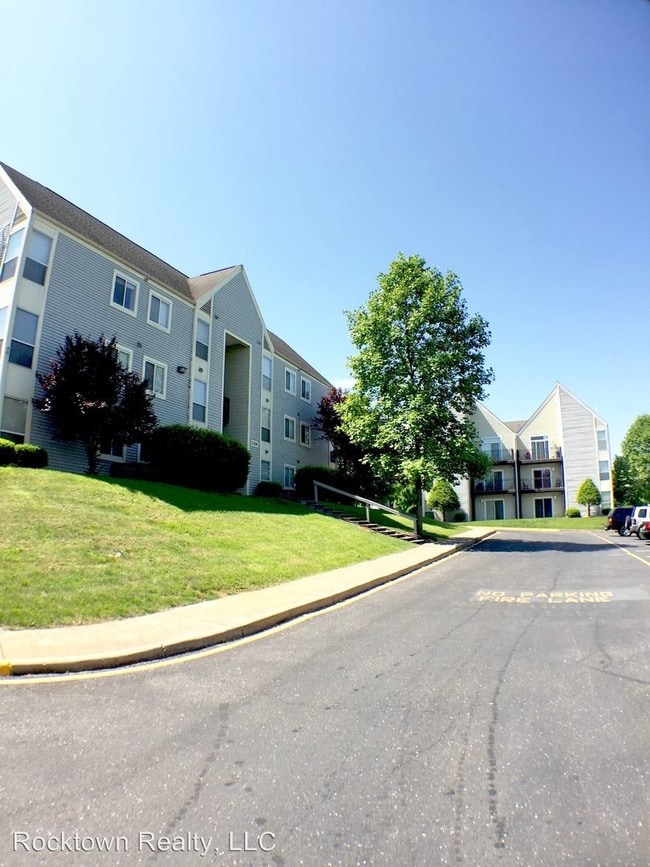 Building Photo - 1372 Hunters Rd