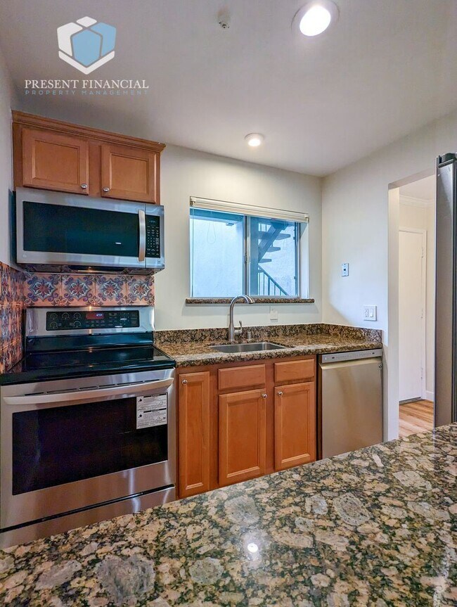Building Photo - 2 br, 1 bath House - 4012 Farm Hill Blvd #203