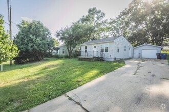 Building Photo - 4912 SW 13th St