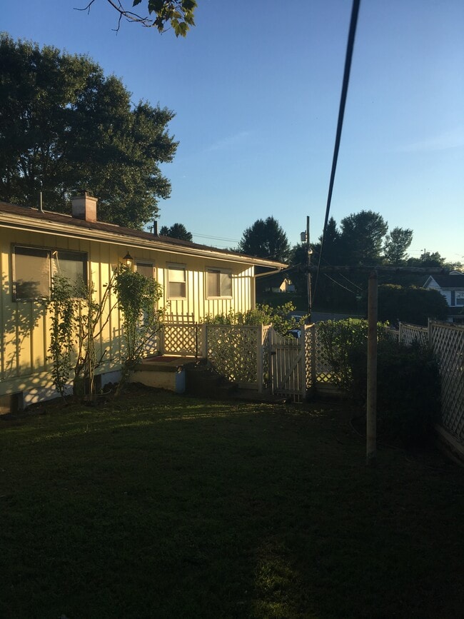Suncrest Cul-de-sac - 463 Lawnview Cir